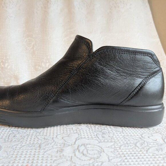 Ecco Soft 7 Black Smooth Leather Bootie Size 39 - Picture 9 of 15